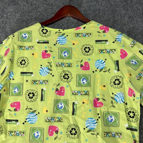 ScrubStar Top Size Medium  Short Sleeve Pockets V Neck Green Earth Heart Print - Picture 9 of 9